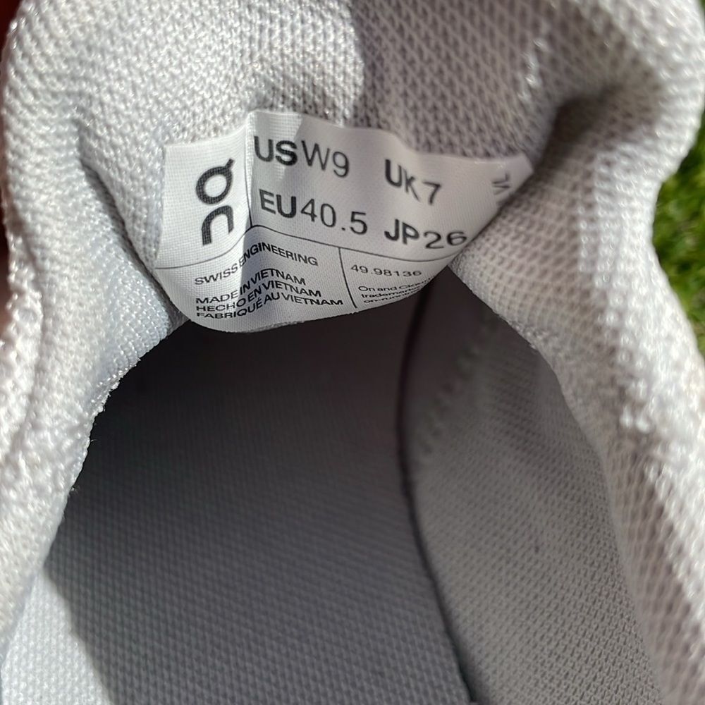 LIKE NEW ON Cloudaway Sneakers - Picture 7 of 8